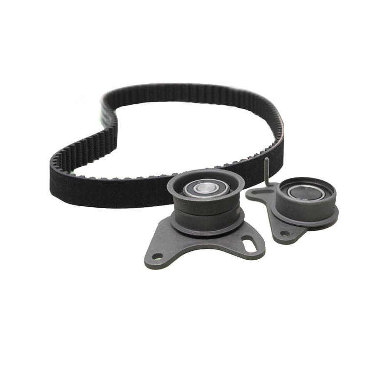 CORREA DE GOMA REFORZADA Y PIEZA DE METAL DE FORMA CIRCULAR 