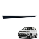MOLDURA PUERTA DELANTERA IZQUIERDA MAHINDRA KUV 100 K6 K6RF
